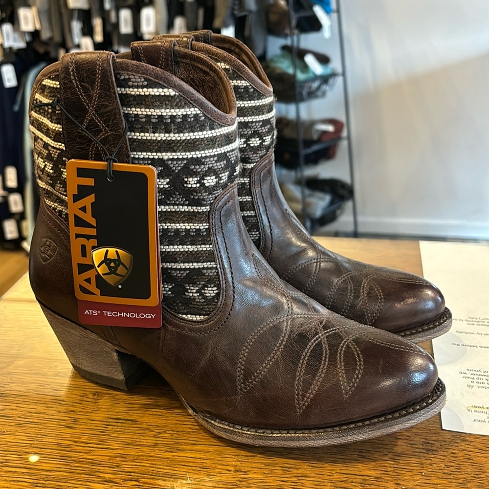 NWT Ariat ankle boot size 8B